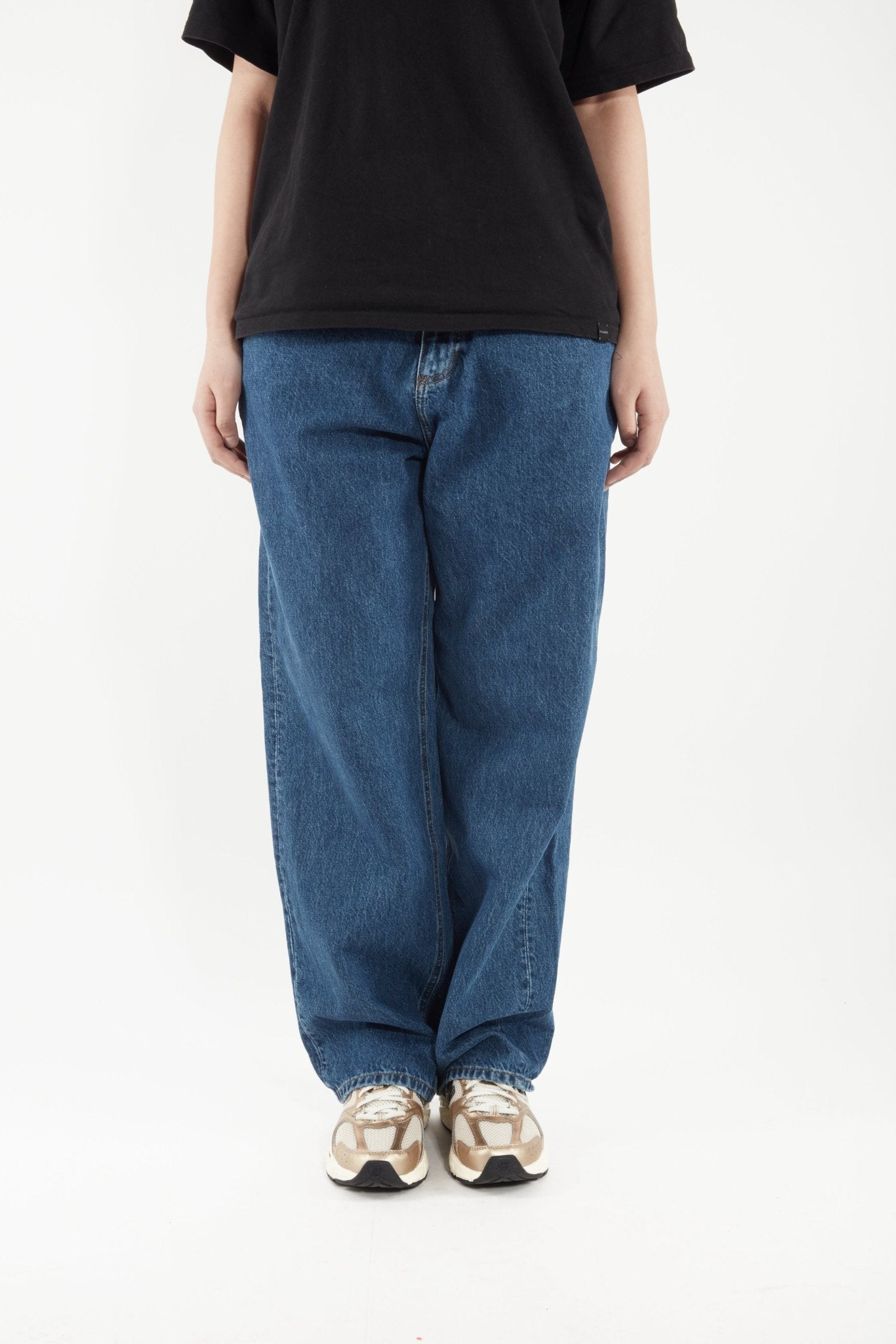 Jean baggy en denim brut, coupe ample et confortable, style tendance inspiré des années 90, existe aussi en grande taille jusqu'à la taille 64 et 5XL, conçu en coton éco-responsable pour toutes les morphologies