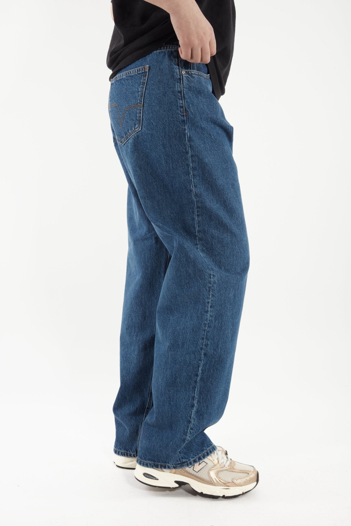 Jean baggy en denim brut, coupe ample et confortable, style tendance inspiré des années 90, existe aussi en grande taille jusqu'à la taille 64 et 5XL, conçu en coton éco-responsable pour toutes les morphologies