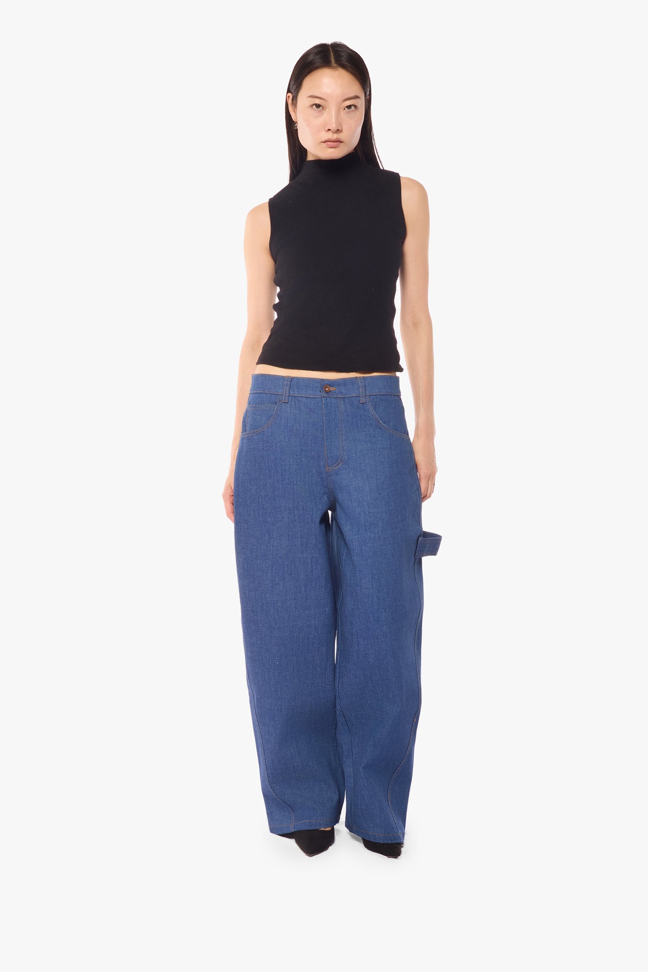 femme portant baggy jean brut 100% coton, jamyas, fabriqué en france made in france jeans