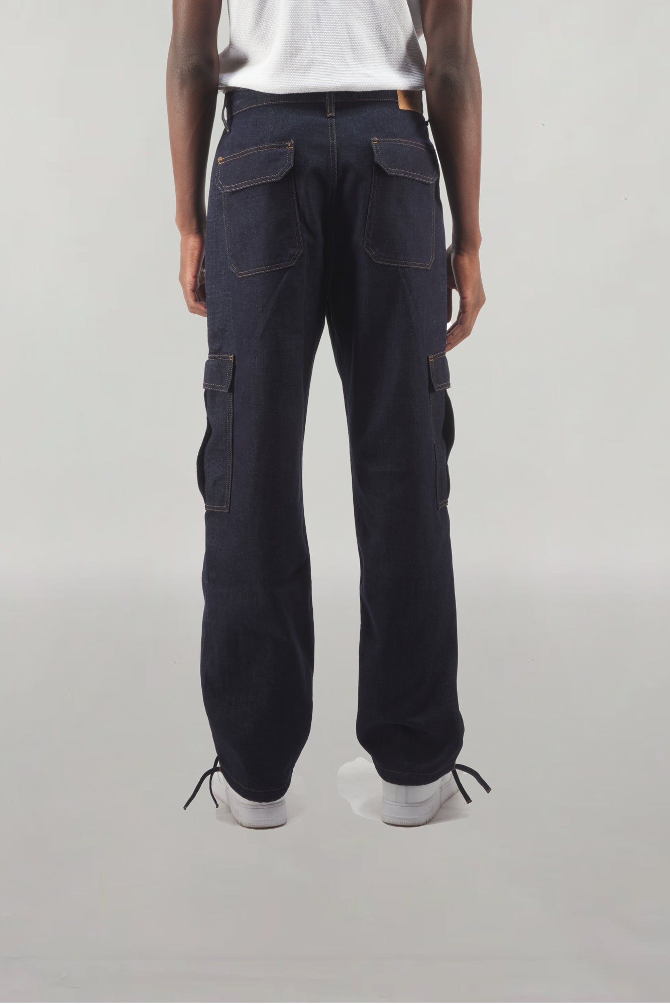 Pantalon tribal en denim, coupe ample et confortable, design inspiré des motifs ethniques, proposé jusqu'à la taille 54 Marque inclusive et éco-responsable, idéal pour toutes les morphologies, associant style tendance et engagement durable