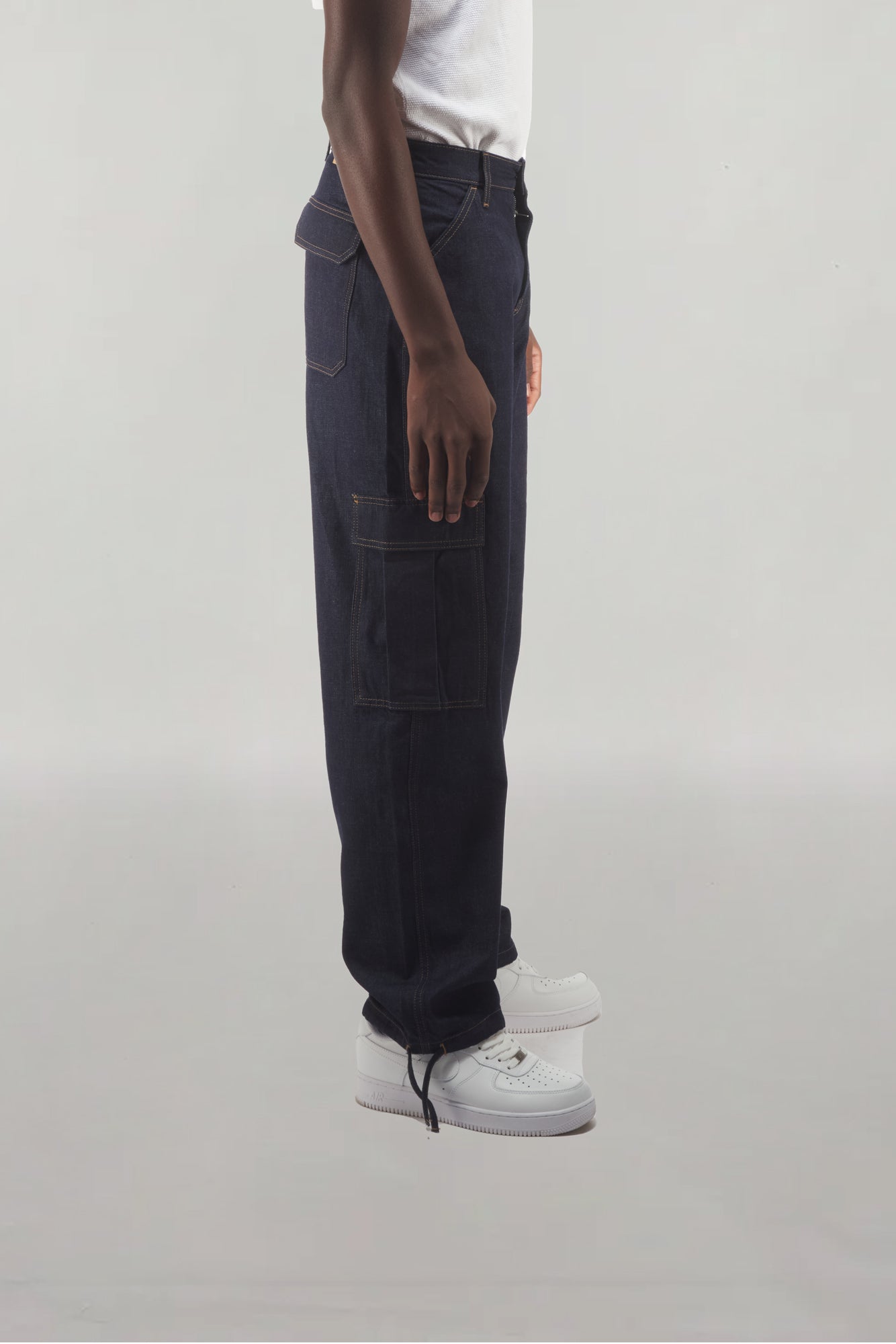 Pantalon tribal en denim, coupe ample et confortable, design inspiré des motifs ethniques, proposé jusqu'à la taille 54 Marque inclusive et éco-responsable, idéal pour toutes les morphologies, associant style tendance et engagement durable